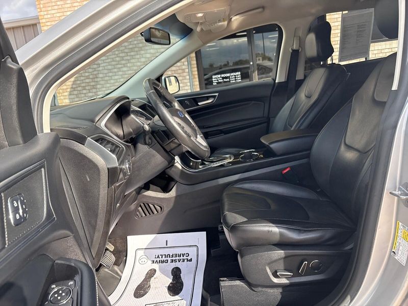Used 2017 Ford Edge TitaniumImage 3