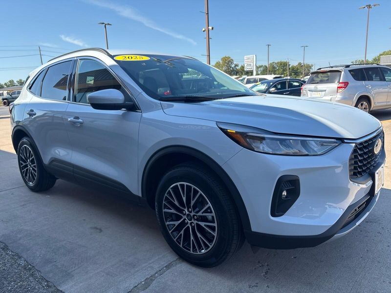 2025 Ford Escape photo 6