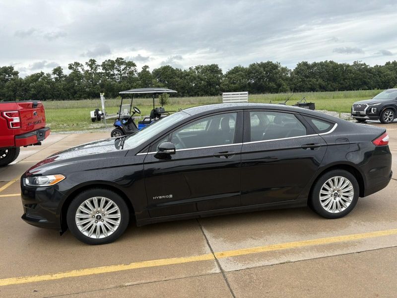 Used 2014 Ford Fusion Hybrid SE HybridImage 2