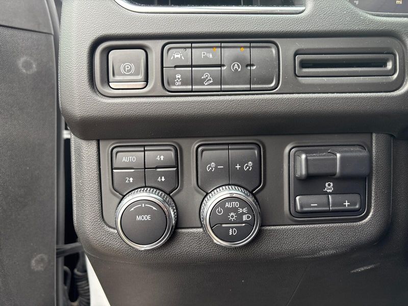 Used 2023 GMC Yukon AT4Image 15