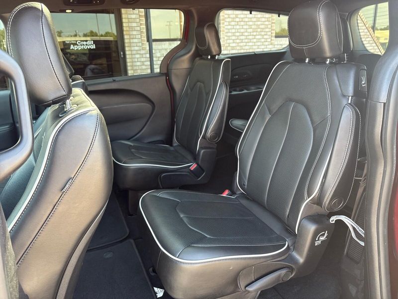 Used 2021 Chrysler Pacifica LimitedImage 4