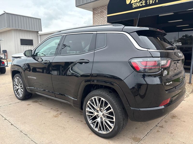 2022 Jeep Compass LimitedImage 11