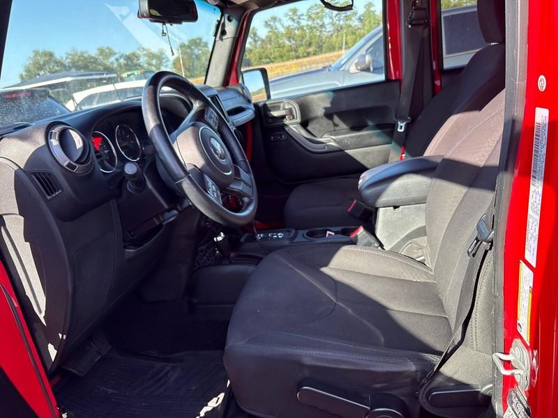 Used 2015 Jeep Wrangler Unlimited SportImage 13