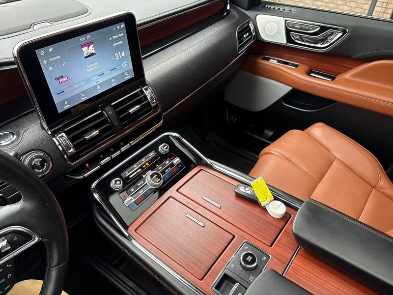 Used 2021 Lincoln Navigator ReserveImage 24