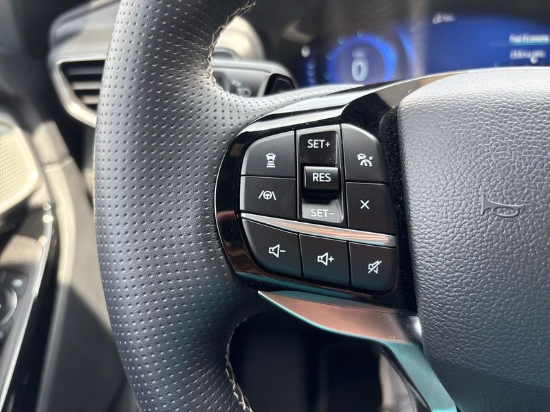 2021 Ford Explorer STImage 19