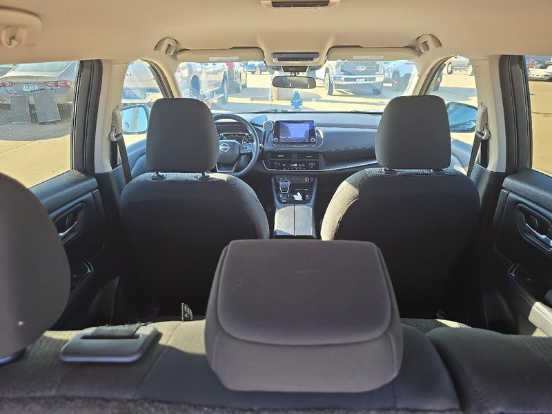 Used 2025 Nissan Rogue SVImage 13