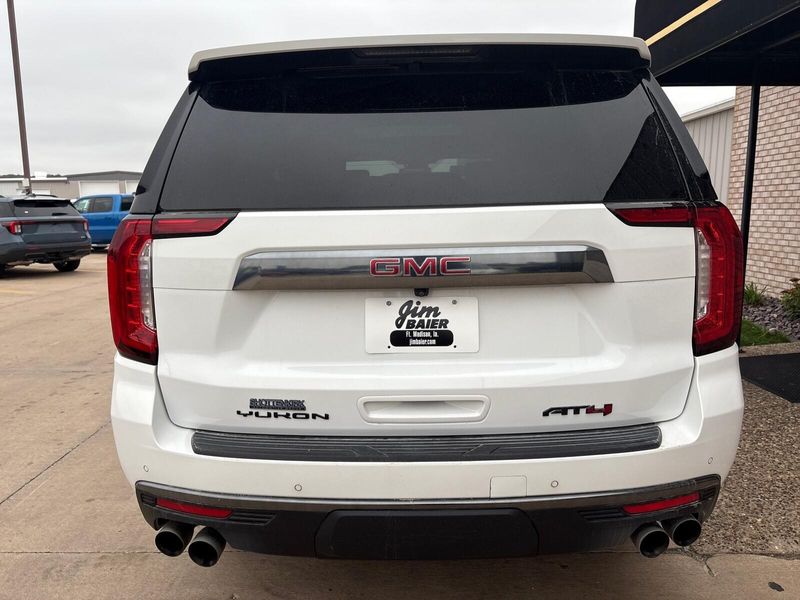 Used 2023 GMC Yukon AT4Image 10