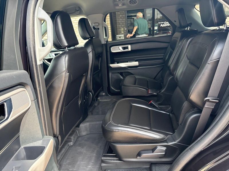 Used 2024 Ford Explorer XLTImage 4
