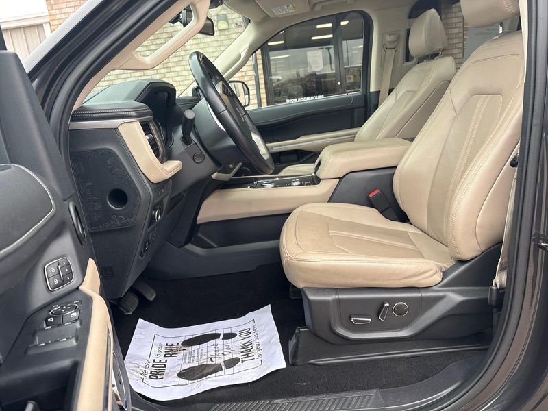 Used 2023 Ford Expedition LimitedImage 3