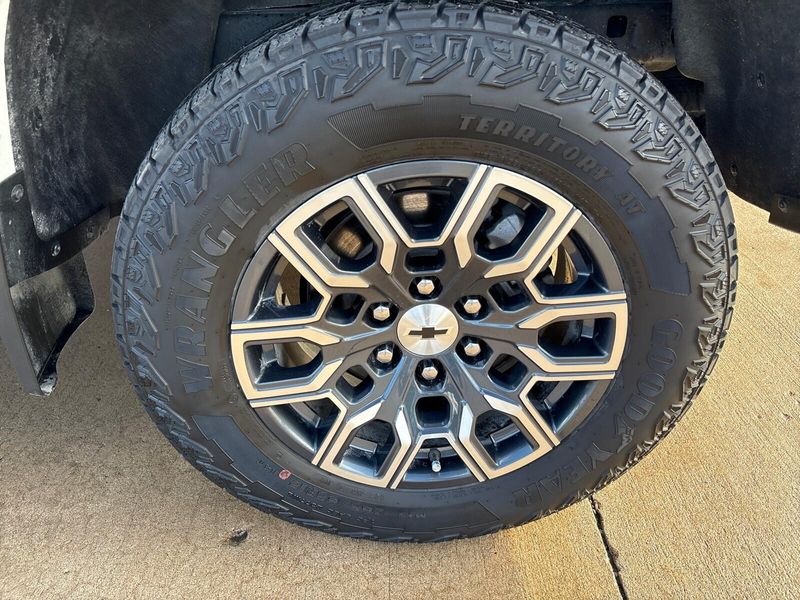 Used 2023 Chevrolet Colorado 4WD Z71Image 14