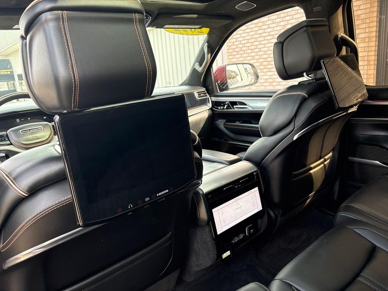 2022 Jeep Grand Wagoneer Series IIIImage 5