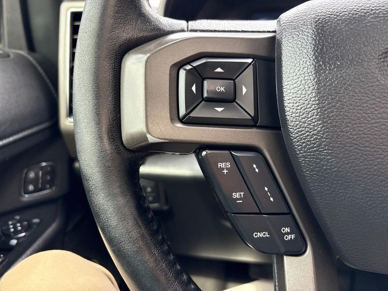 Used 2019 Ford Expedition XLTImage 17