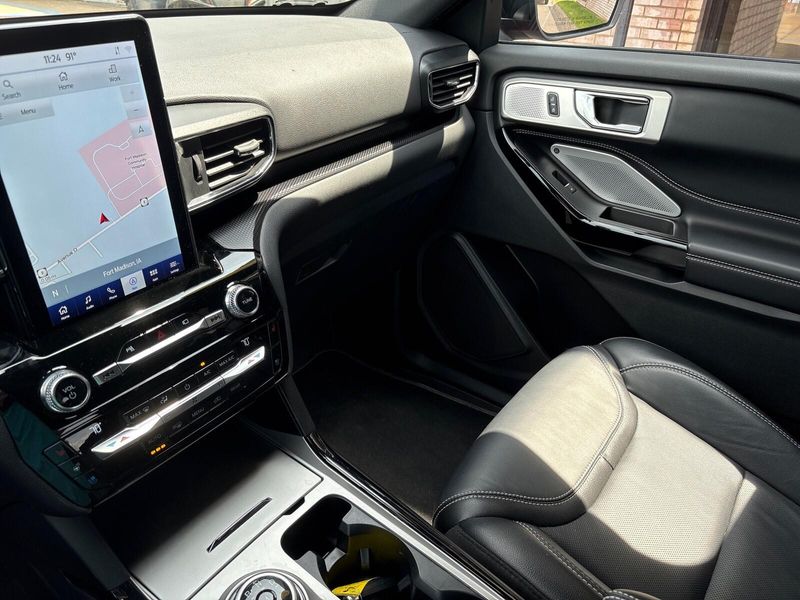 2021 Ford Explorer STImage 27