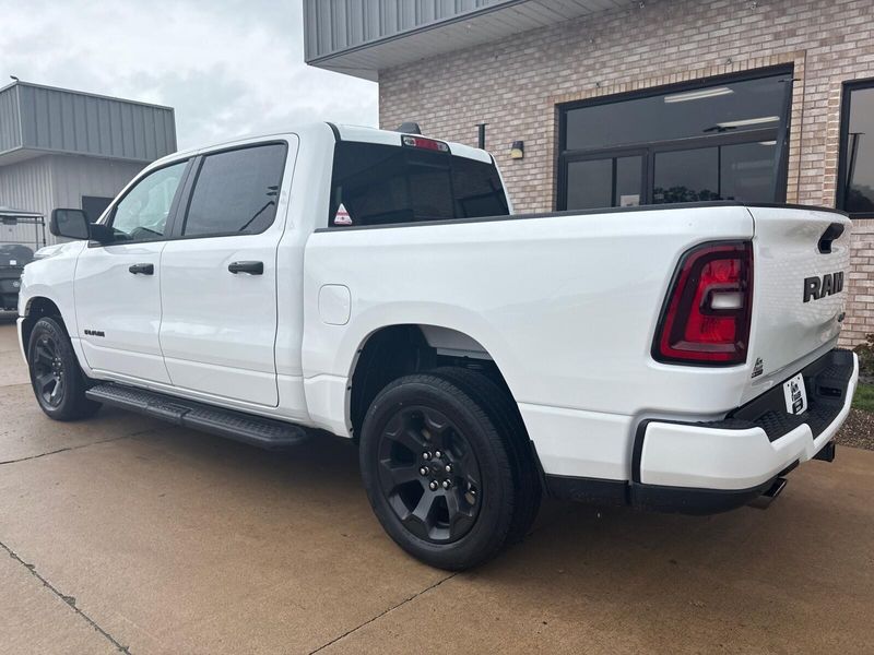 New 2027 RAM 1500 Express Crew Cab 4x4 5