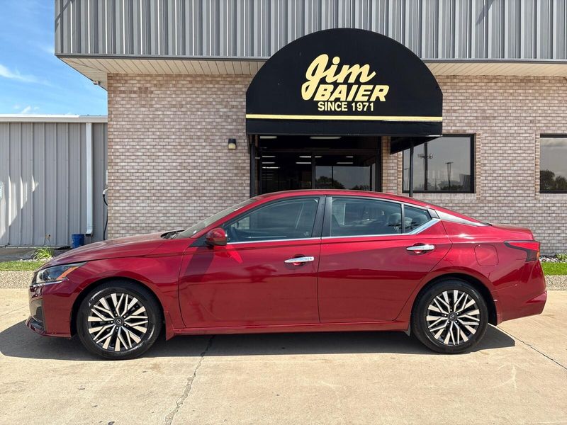 Used 2023 Nissan Altima 2.5 SVImage 2