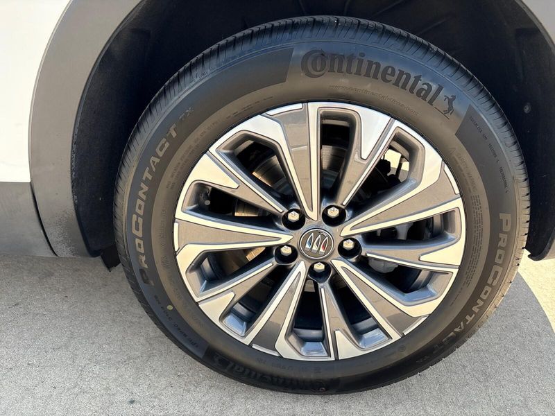 Used 2024 Buick Envision PreferredImage 11