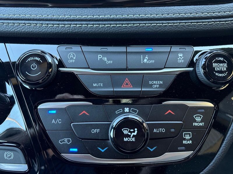 New 2026 Chrysler Pacifica SelectImage 23