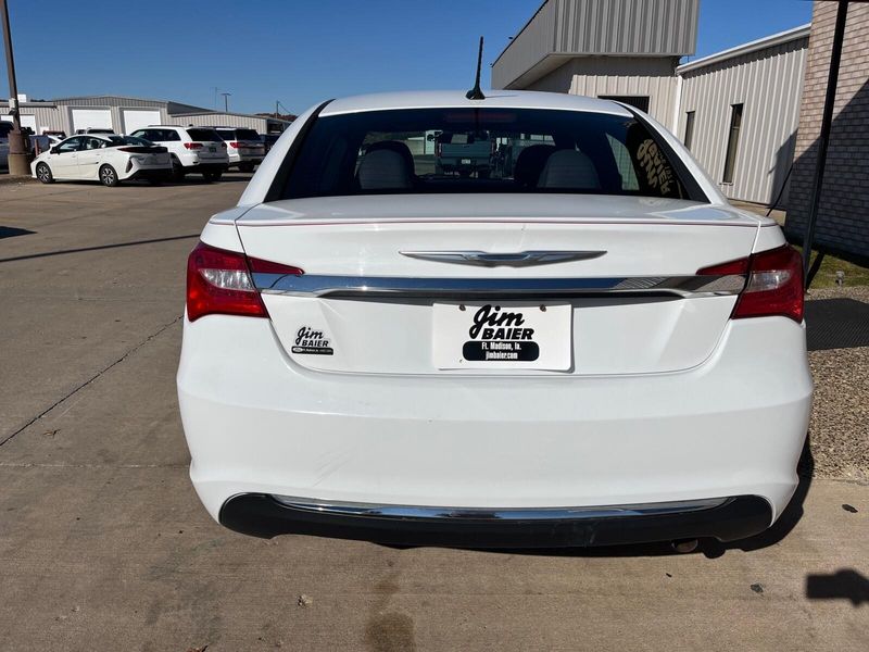 2013 Chrysler 200 TouringImage 9