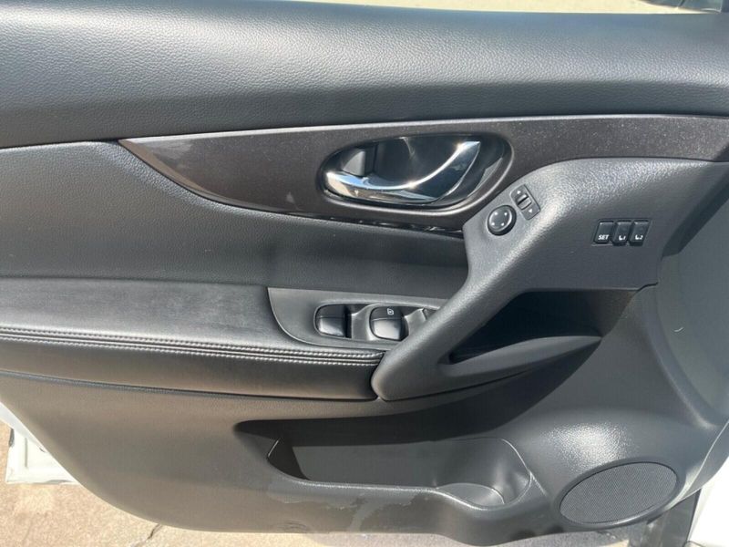 2019 Nissan Rogue SVImage 13