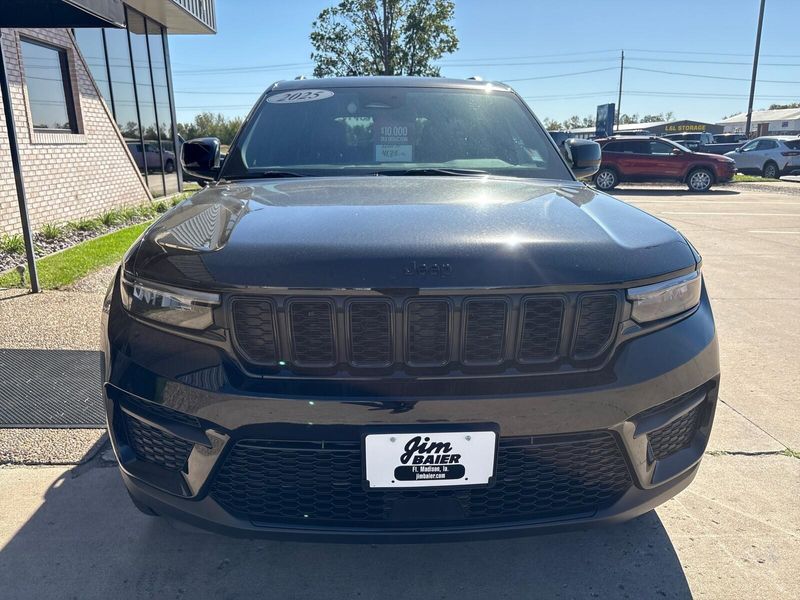 New 2025 Jeep Grand Cherokee Altitude X 4x4Image 6