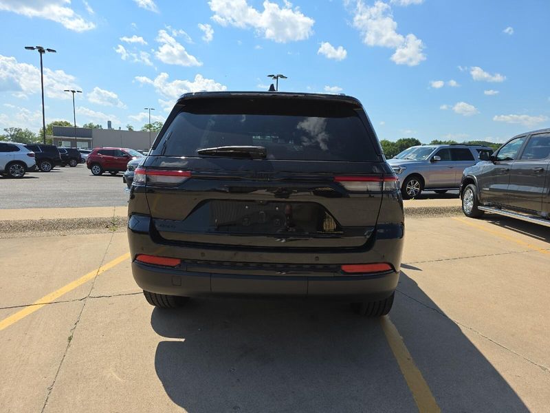 2023 Jeep Grand Cherokee AltitudeImage 8