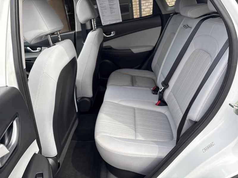Used 2022 Hyundai Kona SELImage 4
