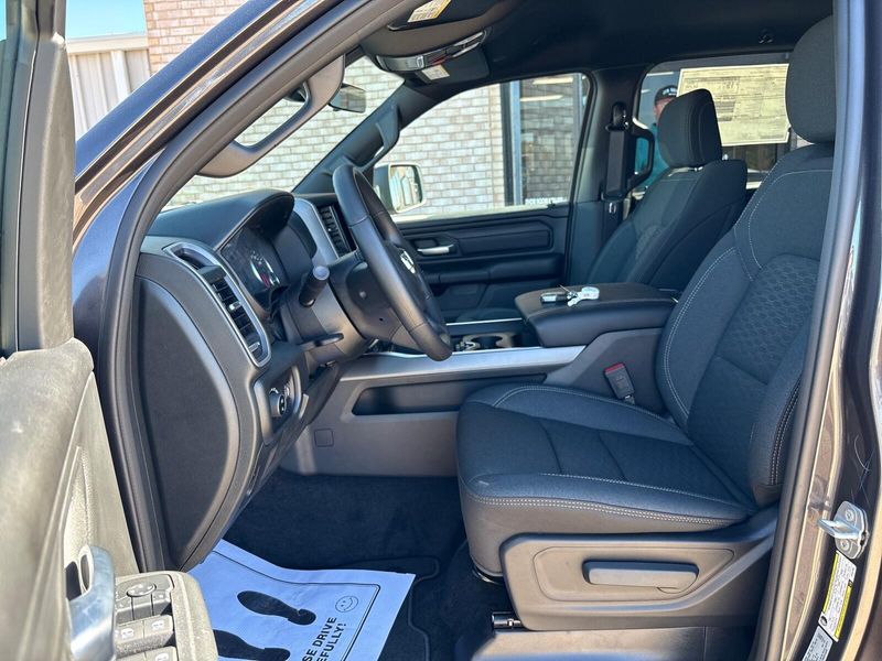 New 2027 RAM 1500 Express Crew Cab 4x4 5