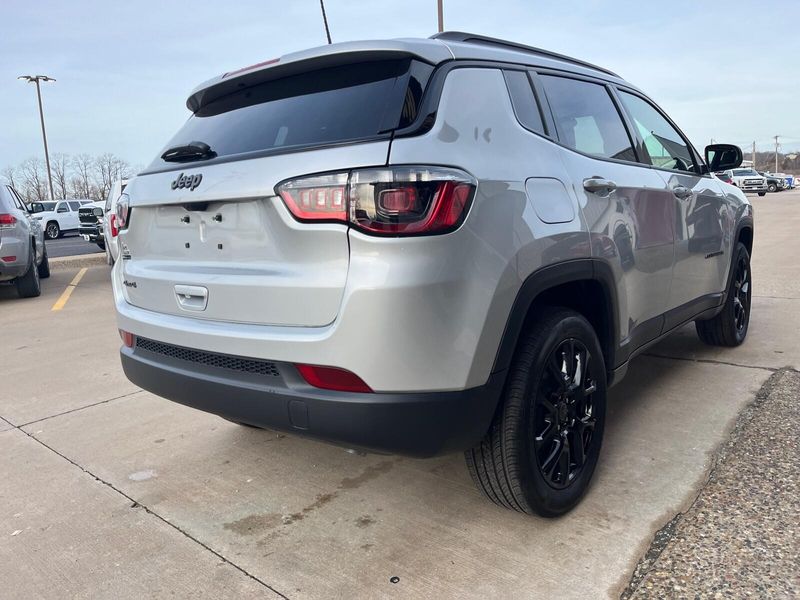 2025 Jeep Compass Latitude 4x4Image 8