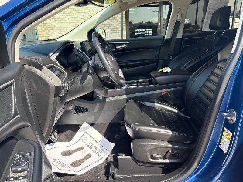 Used 2023 Ford Edge SELImage 3