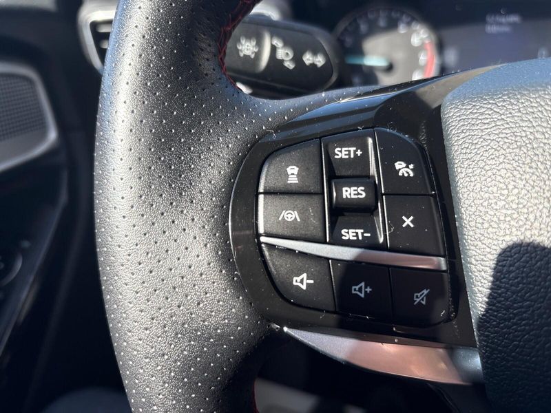 Used 2023 Ford Explorer ST-LineImage 17