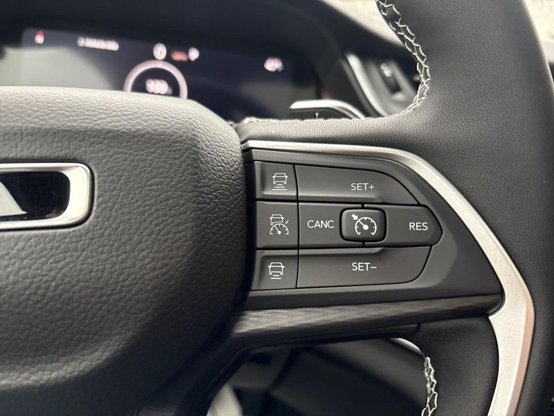 New 2026 Jeep Grand Cherokee Laredo X 4x4Image 15