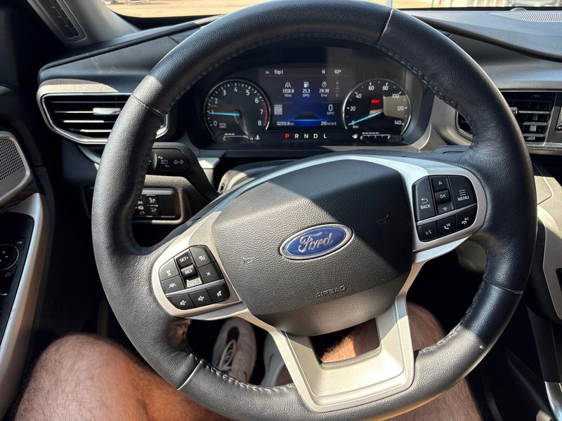Used 2023 Ford Explorer XLTImage 15