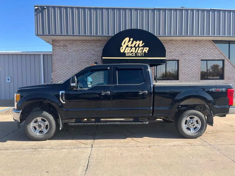 2017 Ford F-250 LariatImage 2