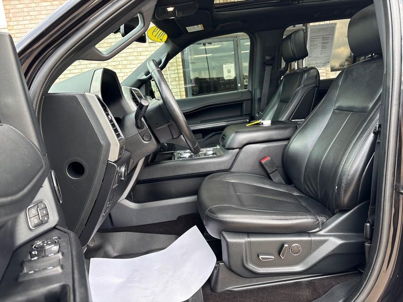 Used 2019 Ford Expedition XLTImage 3