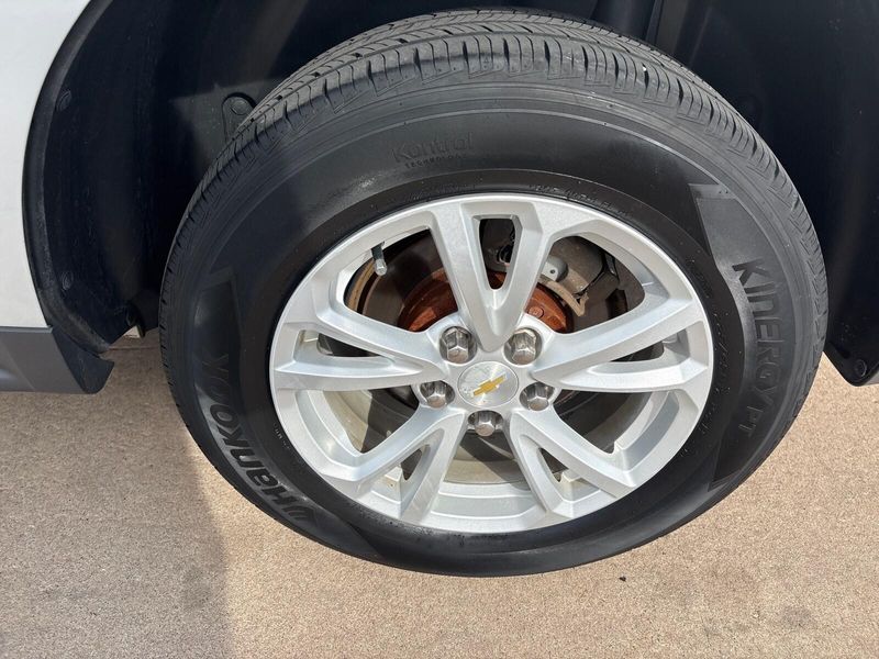 Used 2017 Chevrolet Equinox LTImage 11