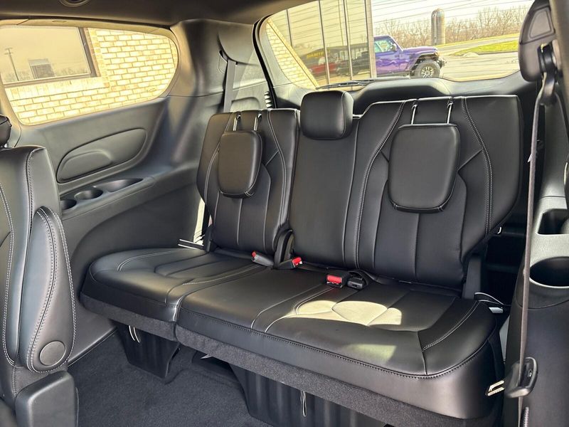 New 2026 Chrysler Pacifica SelectImage 5