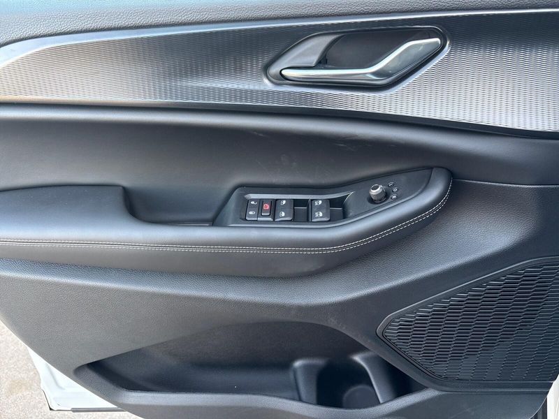 New 2025 Jeep Grand Cherokee L Altitude X 4x4Image 14