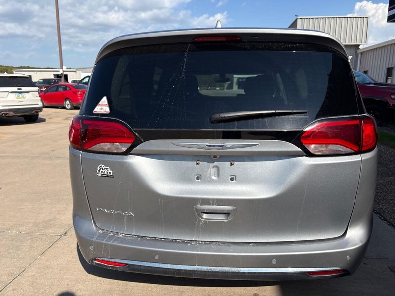 Used 2020 Chrysler Pacifica TouringImage 10