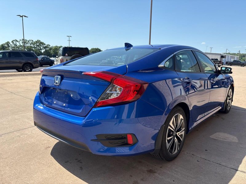 2018 Honda Civic EX-LImage 9
