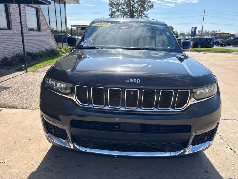 Used 2023 Jeep Grand Cherokee L LimitedImage 8