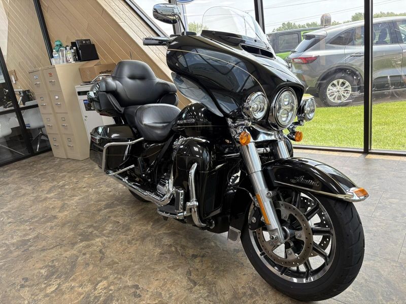 2017 Harley-Davidson Flhtkl Ultra Limited LowImage 2