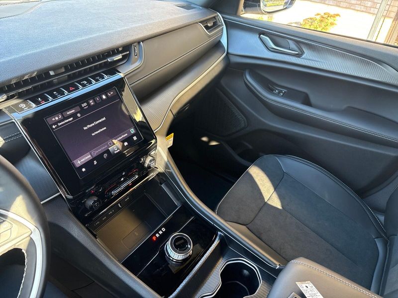 New 2025 Jeep Grand Cherokee Altitude X 4x4Image 17