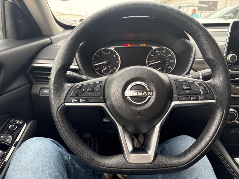 Used 2023 Nissan Altima 2.5 SVImage 11