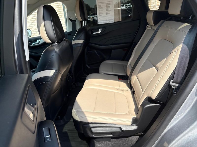 2021 Ford Escape SELImage 4