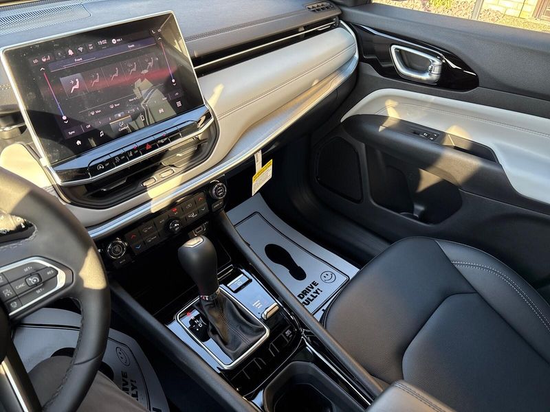 New 2026 Jeep Compass Limited 4x4Image 15