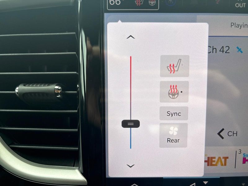 New 2026 Chrysler Pacifica SelectImage 17