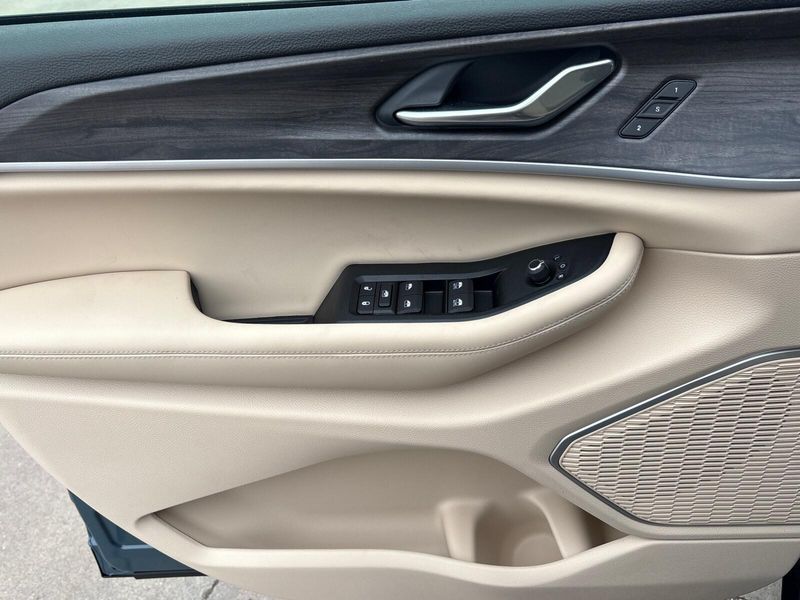 New 2026 Jeep Grand Cherokee L Limited 4x4Image 15