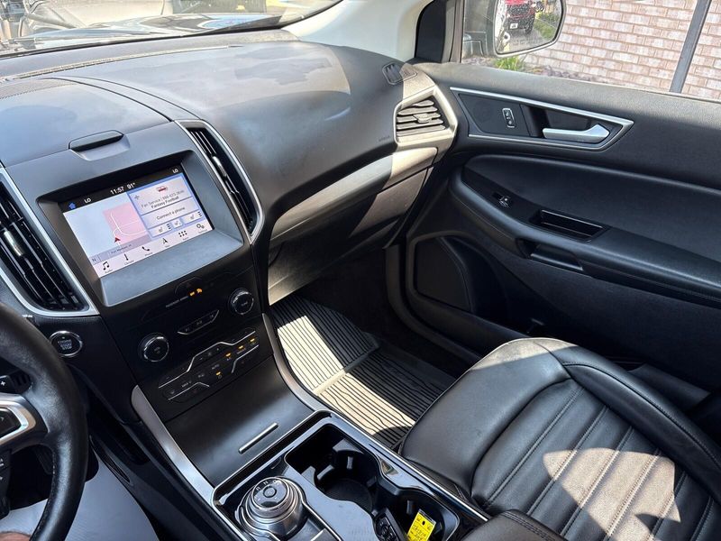Used 2019 Ford Edge SELImage 16
