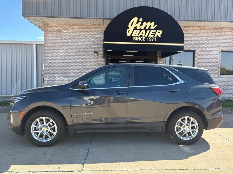 Used 2022 Chevrolet Equinox LTImage 2