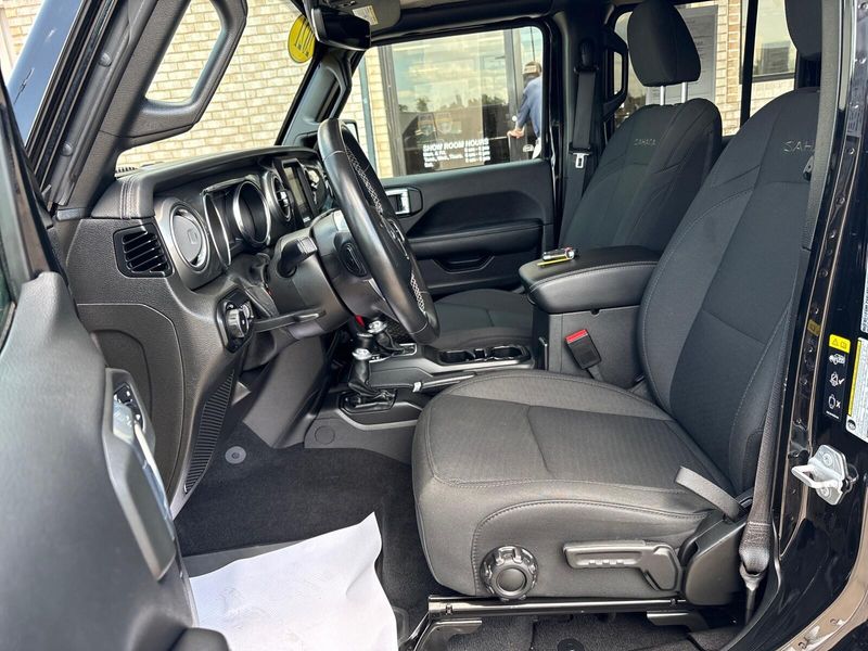 Used 2021 Jeep Wrangler Unlimited SaharaImage 4